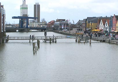 Husum Binnenhafen mit Br�cke