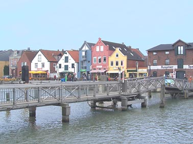 Hafen in Husum mit Br�cke