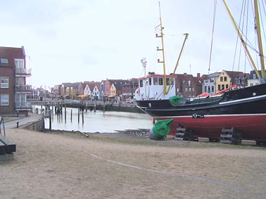 Husum Binnenhafen mit Br�cke